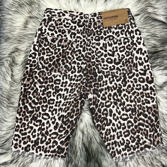 One Teaspoon Animal Print Trucker Cut Off Shorts 24 Fit like 26 - Picture 5 of 11